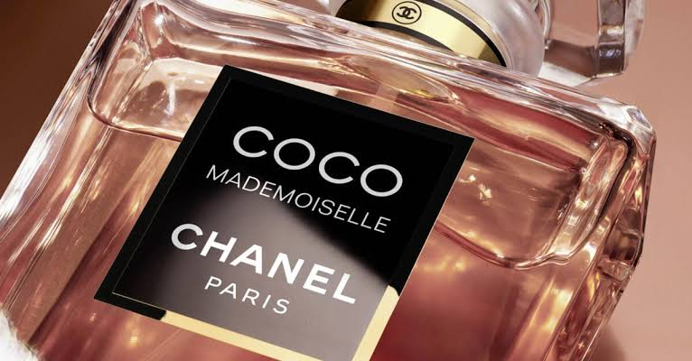 Best perfumes to try in 2026 featuring popular fragrance styles, scent families, and perfume choices for different occasions